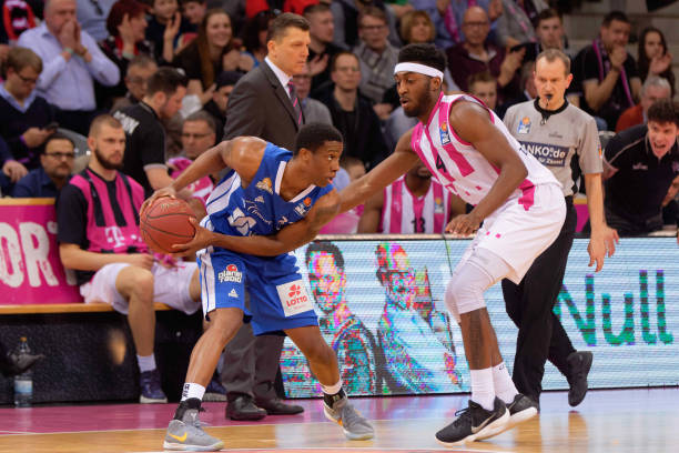 也更多地听 也更多地听